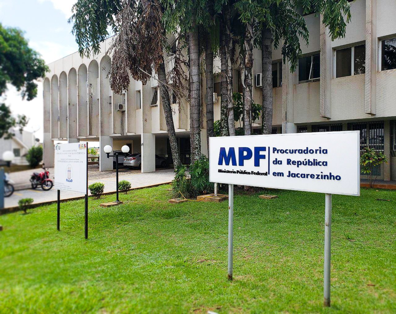 Foto 19 - Fachada Jacarezinho.JPG