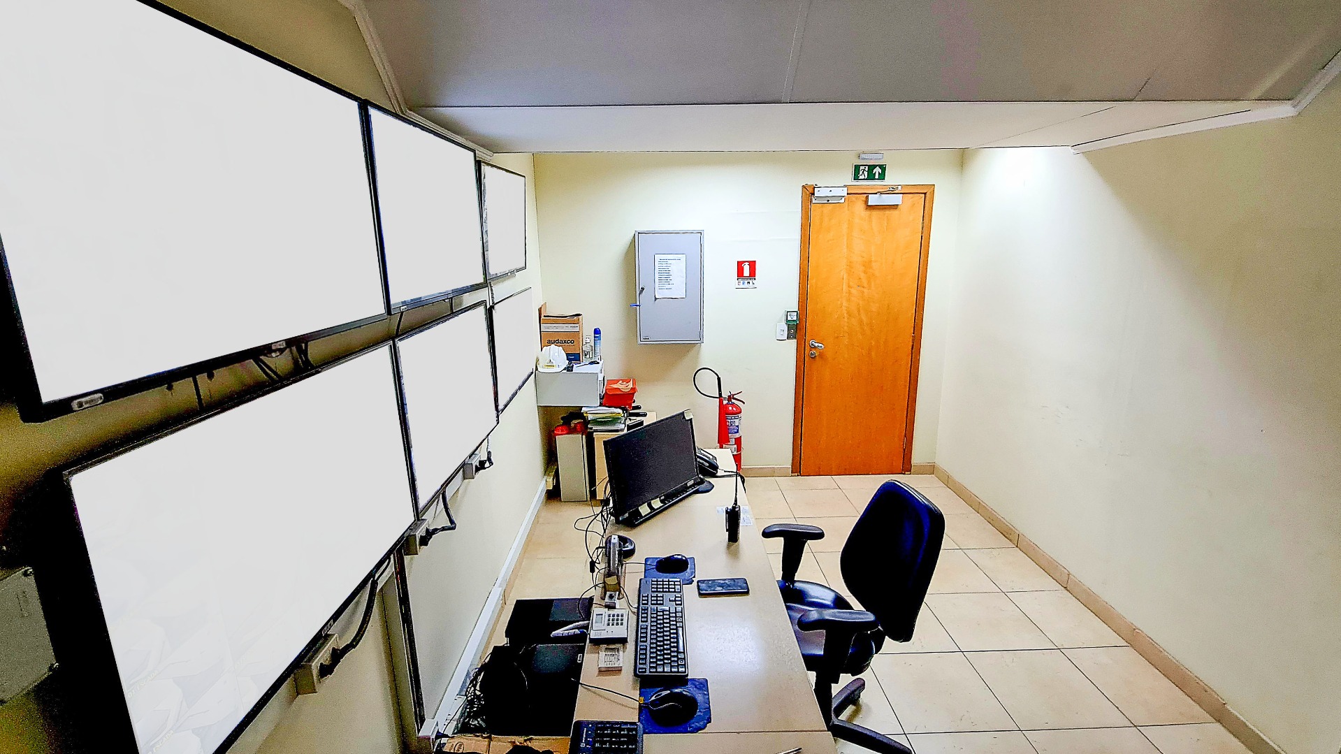 Foto 29 - Sala Monitoramento da PRPR.jpg