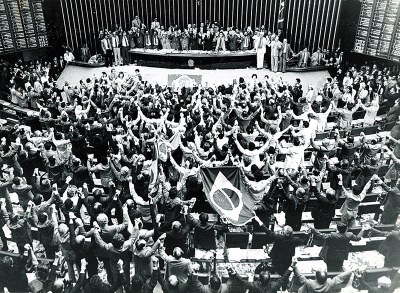 Congresso aprova texto final da Constituição na sessão de 22/09/1988. Crédito: Josemar Gonçalves